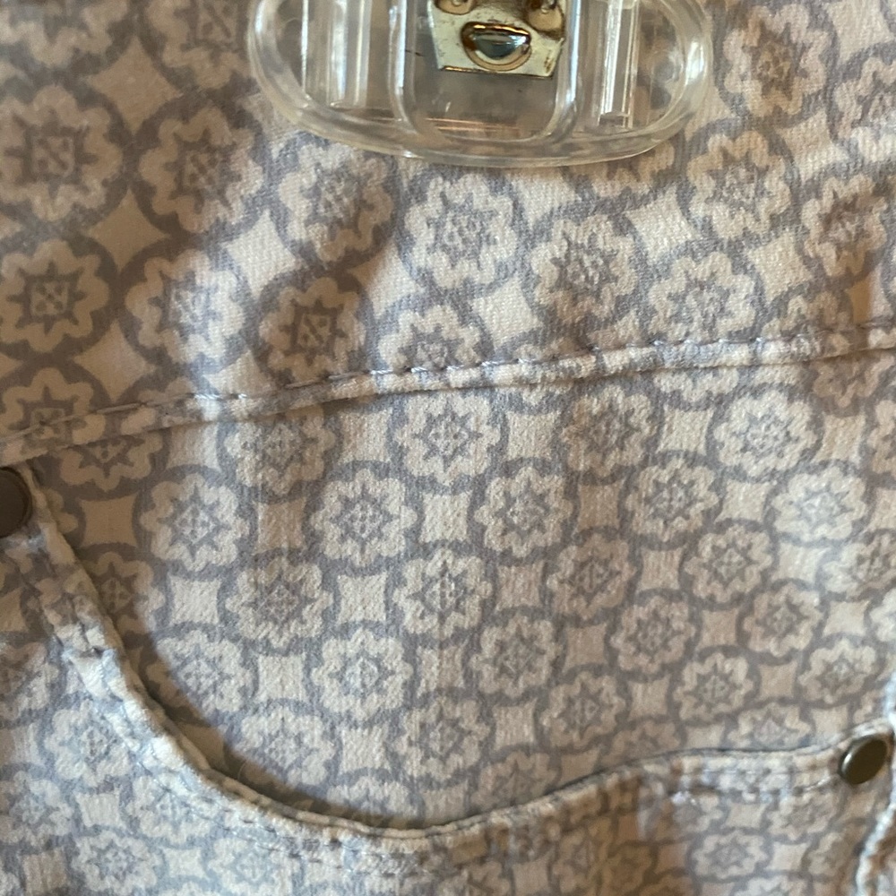 Cropped gray print jeans